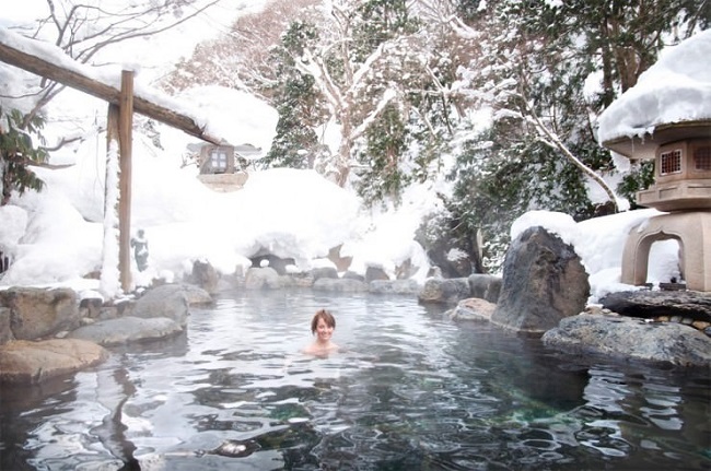 Japonya açık hava banyoları