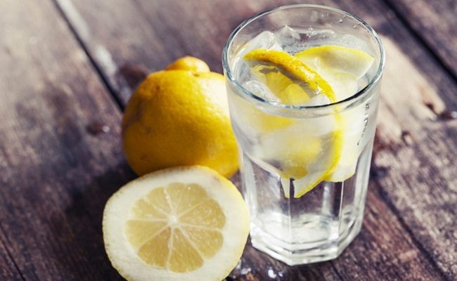 her sabah limonlu su içmenin faydaları