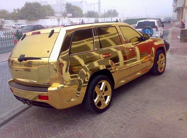 Dubai altın kaplama araba